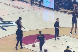 米切尔尝试练习哈登的后撤步，这动作看着不协调啊😂